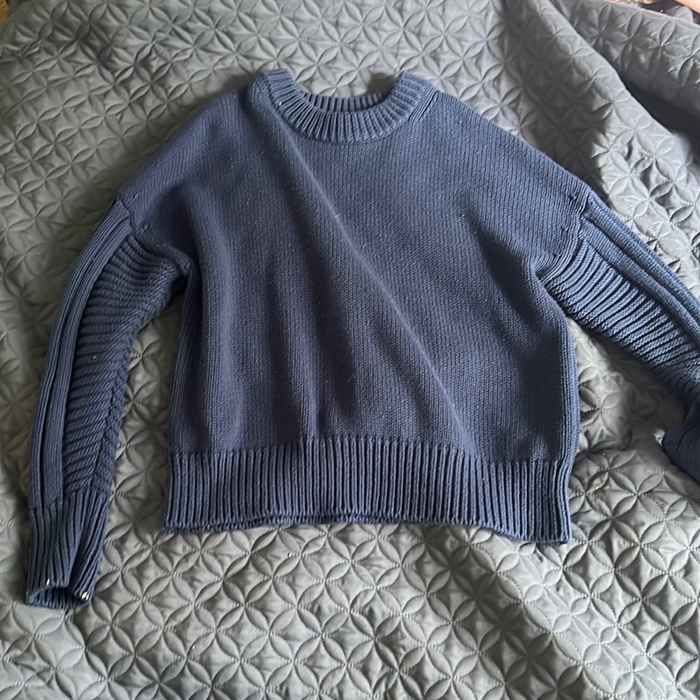 Lightly used woman sweatshirt